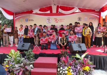 PUNCAK PERINGATAN HUT KE-72 UPT SMPN 1 GRESIK, HUT RI KE-79, DAN LAUNCHING KELAS OLIMPIADE