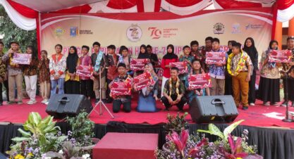 PUNCAK PERINGATAN HUT KE-72 UPT SMPN 1 GRESIK, HUT RI KE-79, DAN LAUNCHING KELAS OLIMPIADE