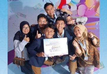 UPT SMPN 1 Gresik Raih Gelar Juara 1 lomba ngonten masyarakat dalam acara symphony rupiah dan student summit jawa timur 2024.